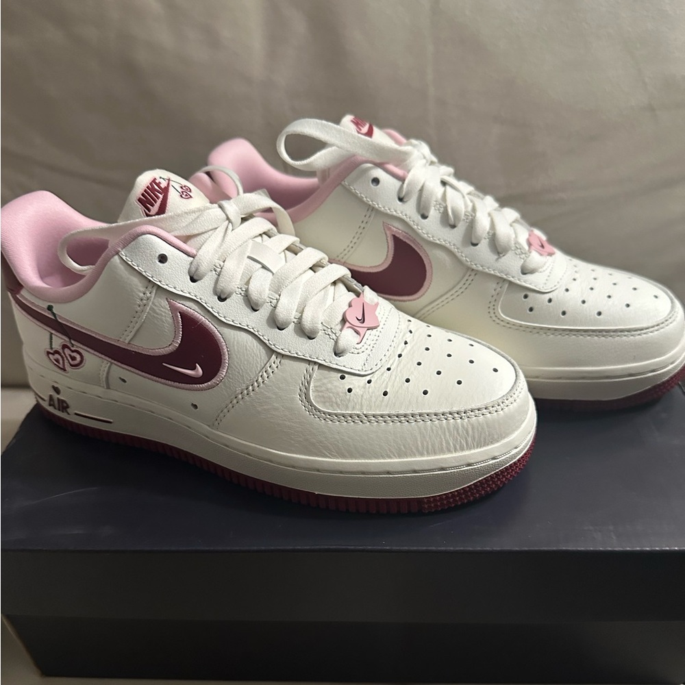 Women’s Air Force 1 Low ' Valentine's Day 2023 '
Nike / Sneaker - NEW